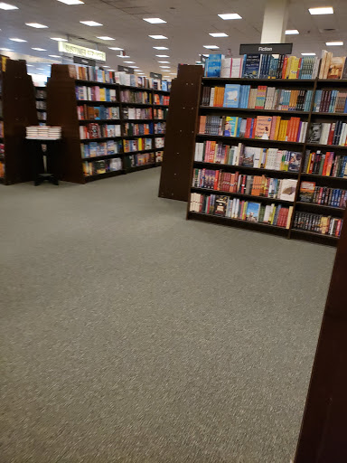 Book Store «Barnes & Noble», reviews and photos, 112 Eisenhower Pkwy, Livingston, NJ 07039, USA