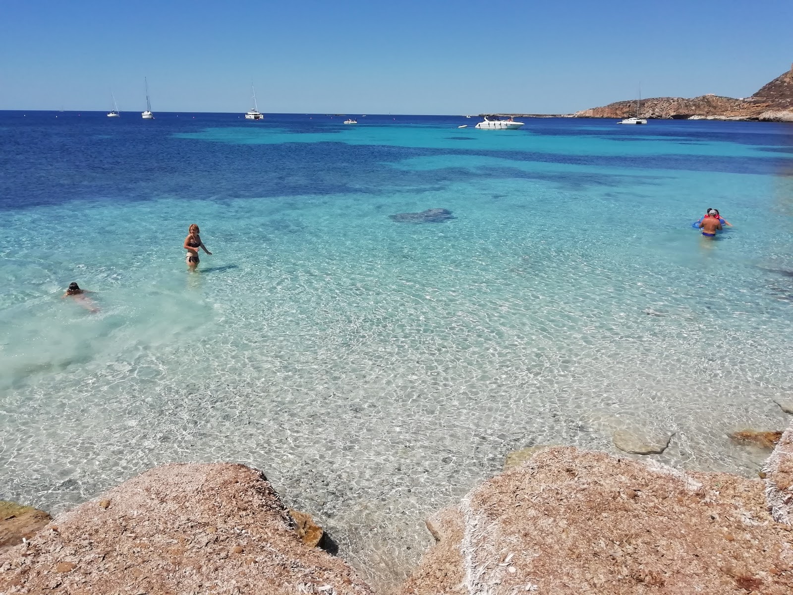 Photo de Spiaggia di Marasolo - recommandé pour les voyageurs en famille avec des enfants