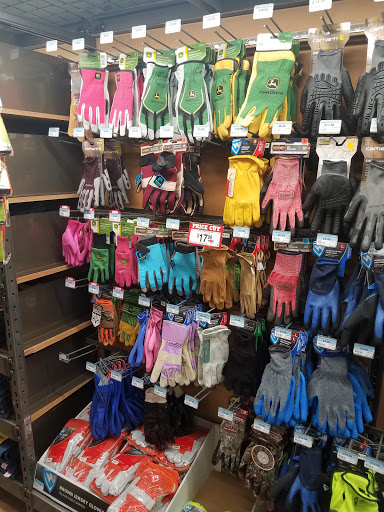 Home Improvement Store «Tractor Supply Co.», reviews and photos, 7351 N US Hwy 441, Ocala, FL 34475, USA