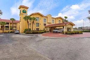 La Quinta Inn by Wyndham Orlando Airport West image