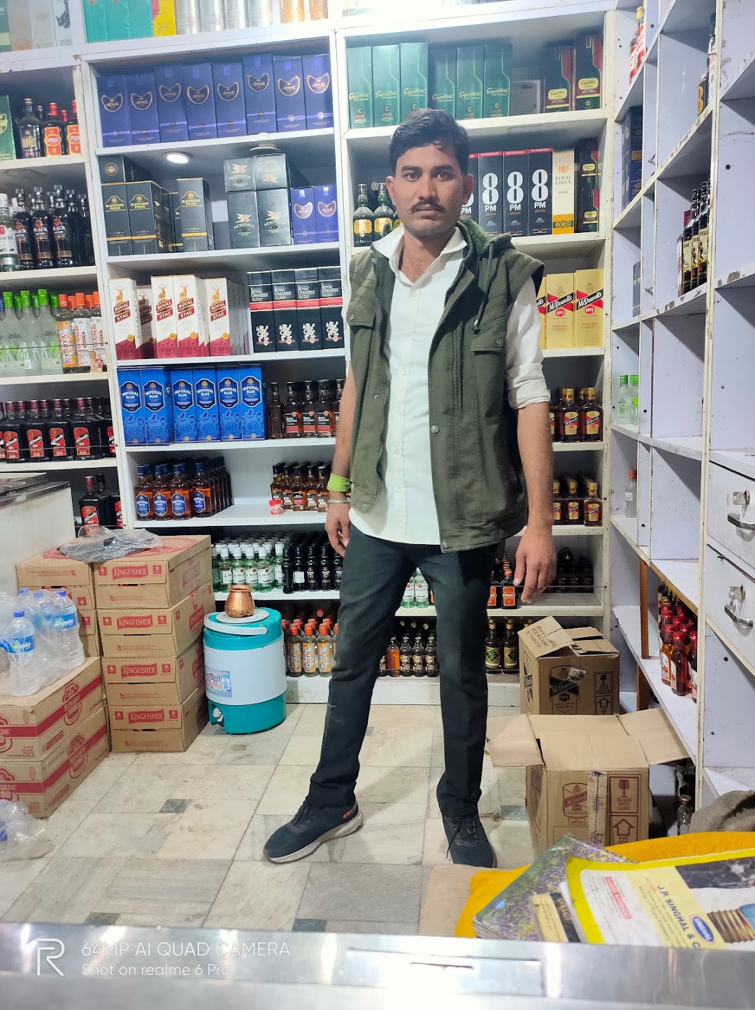 अंग्रेजी शराब व बियर की दुकान