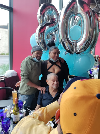 Computer Store «Apple Eton», reviews and photos, 28849 Chagrin Blvd, Woodmere, OH 44122, USA