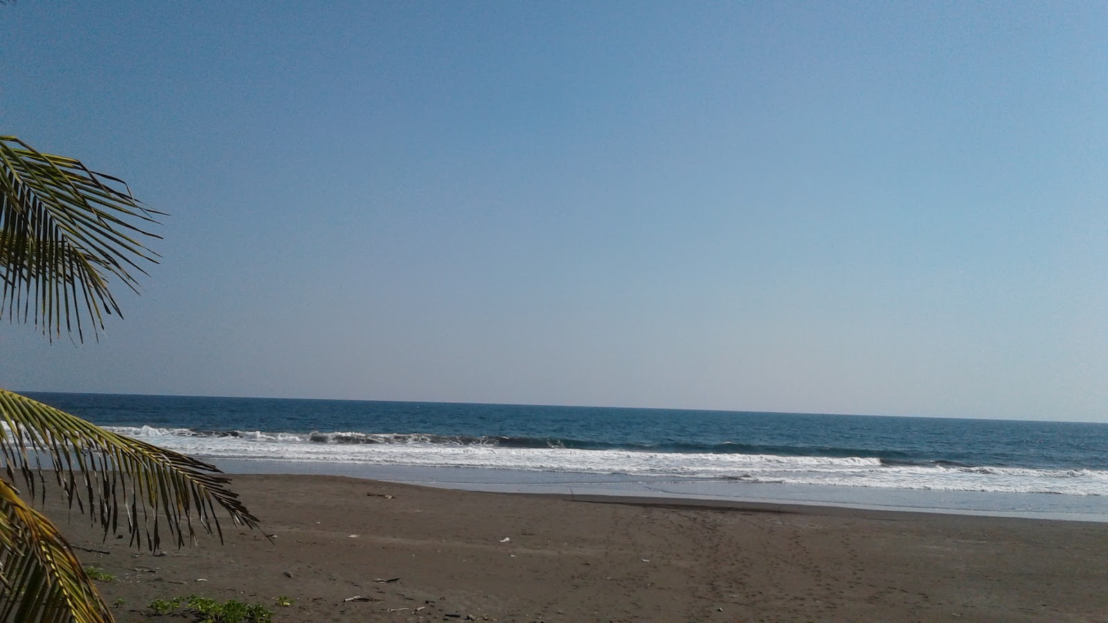 Siguapilapa beach'in fotoğrafı kahverengi kum yüzey ile