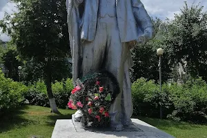 V.Lenin Monument image