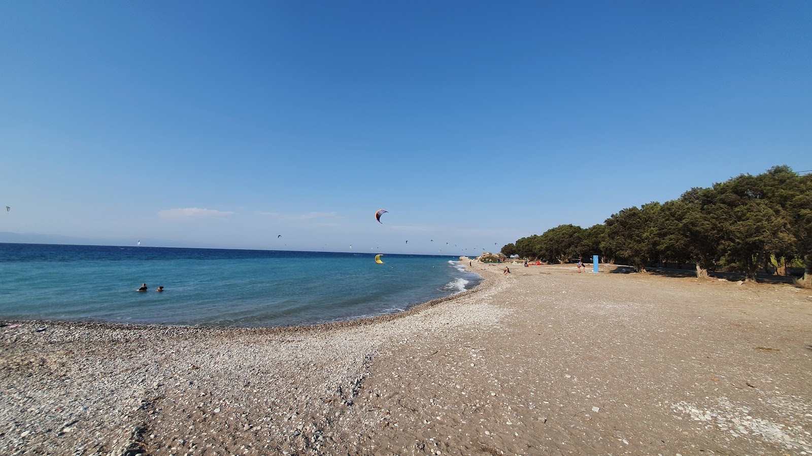 Zdjęcie Paradisi Beach i osada