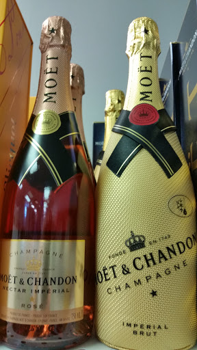 Liquor Store «Feather Sound Liquors», reviews and photos, 2325 Ulmerton Rd #4, Clearwater, FL 33762, USA