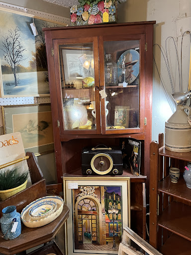 Antique Store «Vintage Gifts & Antiques», reviews and photos, 11503 Jones Rd, Houston, TX 77070, USA