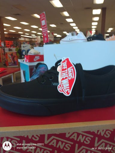 Shoe Store «Famous Footwear», reviews and photos, 1724 E Washington Ave, Union Gap, WA 98903, USA