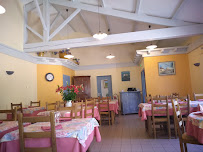 Atmosphère du Restaurant La Bellone à Saint-Adjutory - n°3