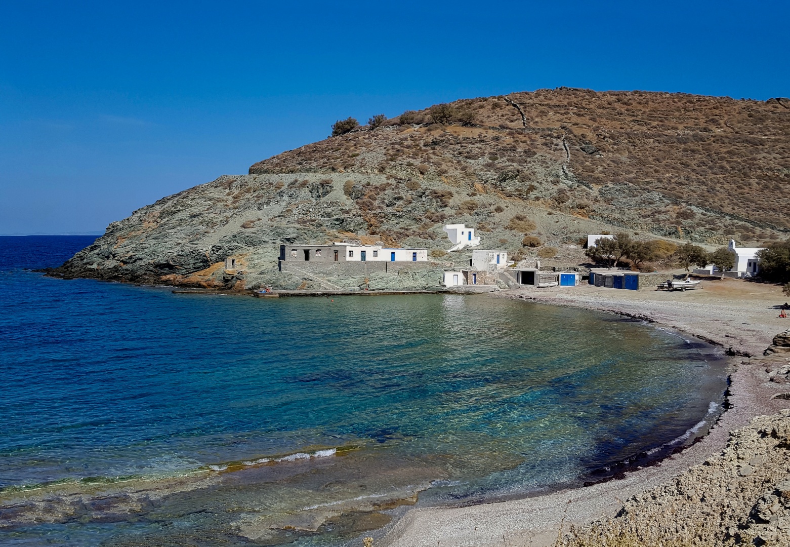 Foto von Agios Georgios mit teilweise sauber Sauberkeitsgrad