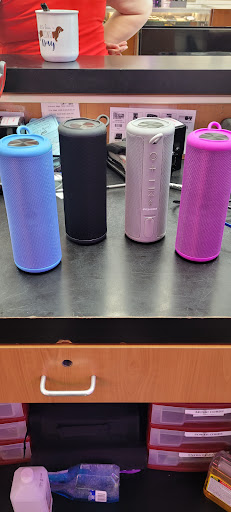 Pawn Shop «GNT Jewelry and Loan Kenosha Pawnshop», reviews and photos, 7944 Sheridan Rd #3, Kenosha, WI 53143, USA