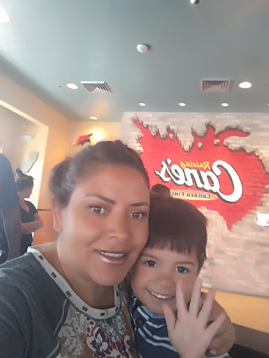 Raising Canes Chicken Fingers image