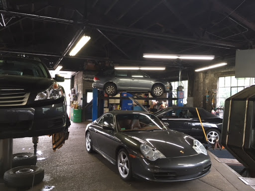 Auto Repair Shop «B & W Auto Services Inc», reviews and photos, 8155 Flourtown Ave, Wyndmoor, PA 19038, USA