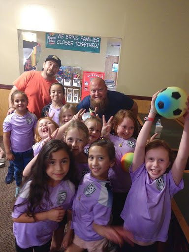 Round Table Pizza image