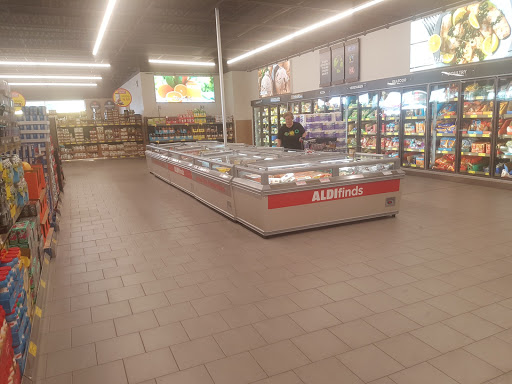 Supermarket «ALDI», reviews and photos, 9759 St Charles Rock Rd, Breckenridge Hills, MO 63114, USA