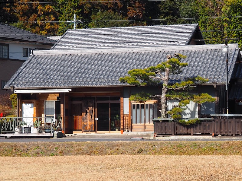 アートスペース蔵 伊賀焼きの郷 蔵をリノベーションした スタイリッシュな空間