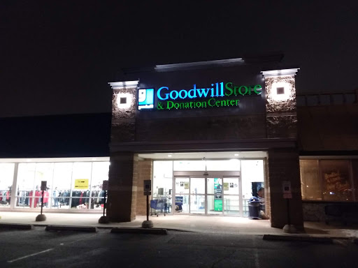 Thrift Store «Goodwill Store & Donation Center», reviews and photos, 675 W North Ave, Elmhurst, IL 60126, USA