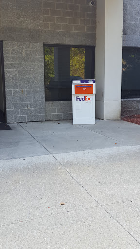 Shipping and Mailing Service «FedEx Ship Center», reviews and photos, 404 Fieldcrest Dr, Elmsford, NY 10523, USA