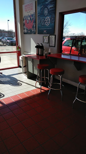 Tire Shop «Discount Tire Store - Howell, MI», reviews and photos, 3480 E Grand River Ave, Howell, MI 48843, USA