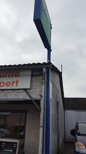 Photo 3 - M&M's garage