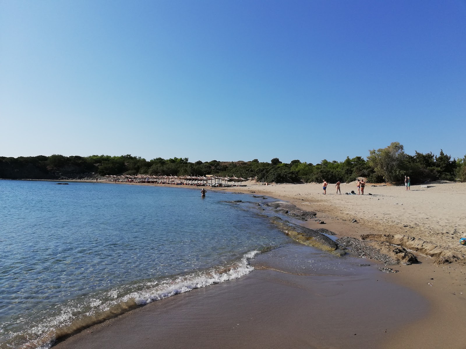 Glistra Plajı'in fotoğrafı parlak kum yüzey ile