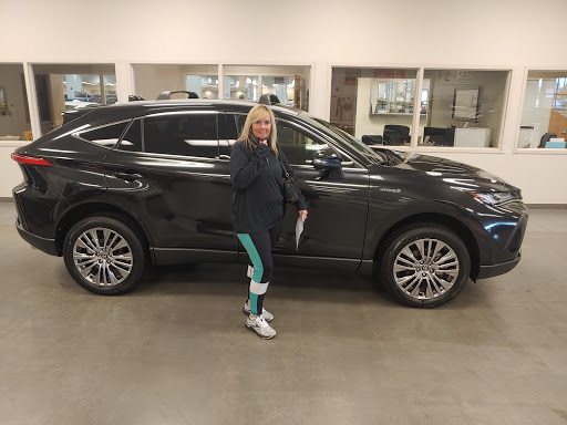 Toyota Dealer «Kings Toyota - New Cars, Indoor Showroom», reviews and photos, 4700 Fields Ertel Rd, Cincinnati, OH 45249, USA