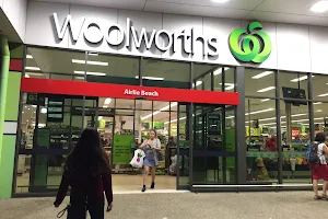 Woolworths Airlie Beach Central image