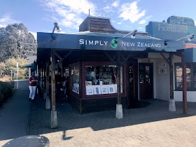 Simply New Zealand - Te Anau - Lakefront