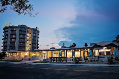 Westbank Lounge And Convention Center