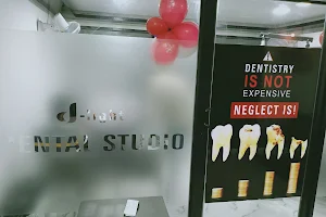 Dlight dental studio image