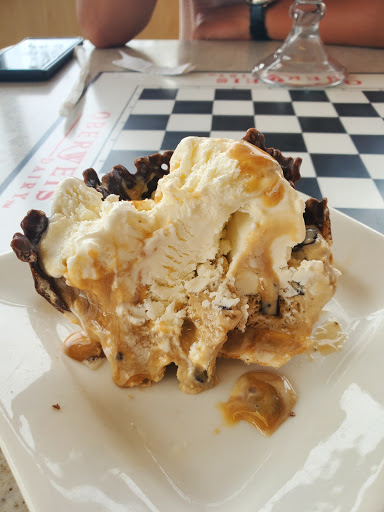 Ice Cream Shop «Oberweis Ice Cream and Dairy Store», reviews and photos, 6854 Rochester Rd, Rochester, MI 48307, USA