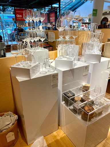 Furniture Store «Crate and Barrel», reviews and photos, 48 S Main St, West Hartford, CT 06107, USA