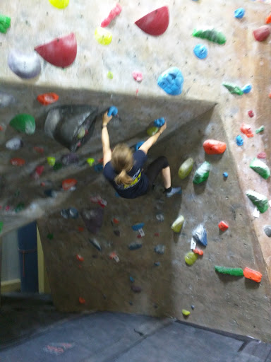 Rock Climbing Gym «Hangar 18 Indoor Climbing Gym - South Bay», reviews and photos, 4926 W Rosecrans Ave, Hawthorne, CA 90250, USA