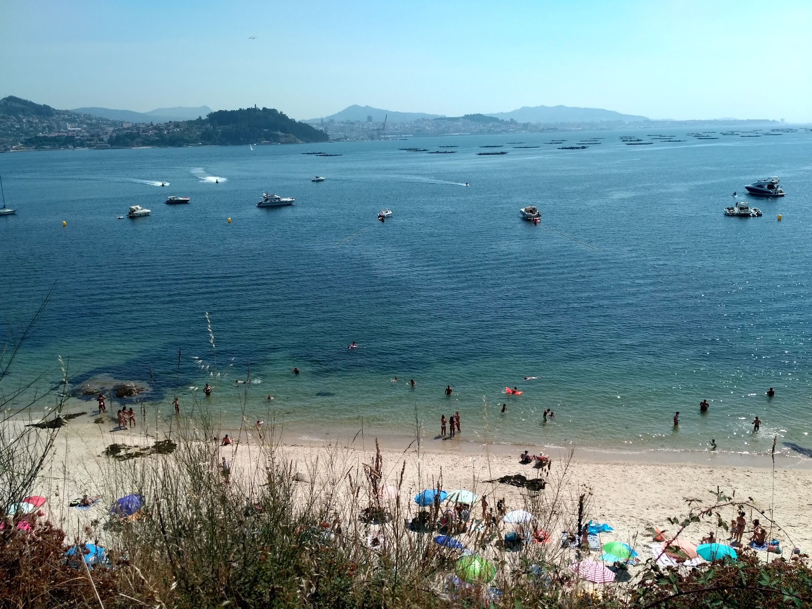 Photo de Playa Borna avec l'eau cristalline de surface