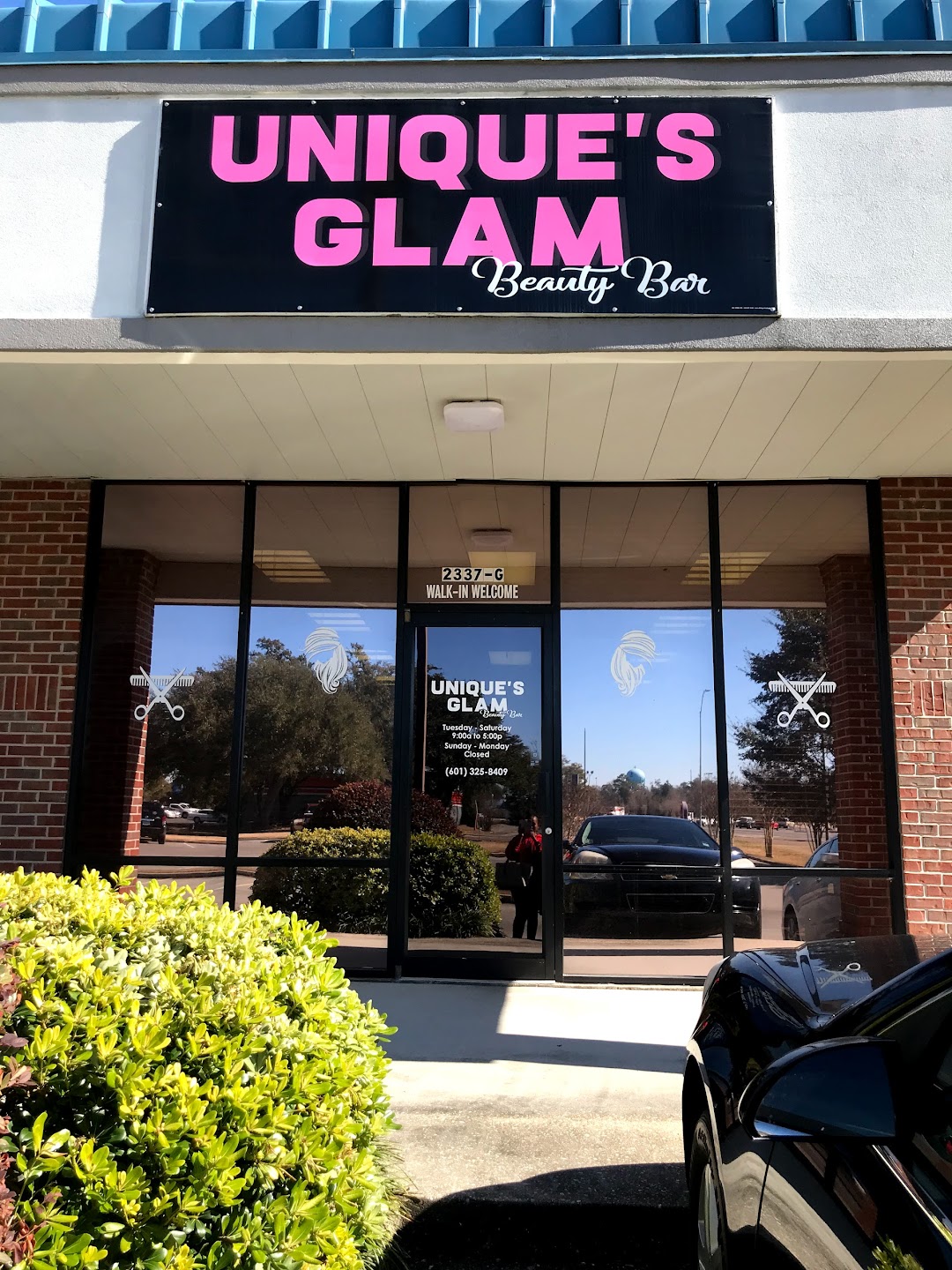 Unique’s Glam Beauty Bar