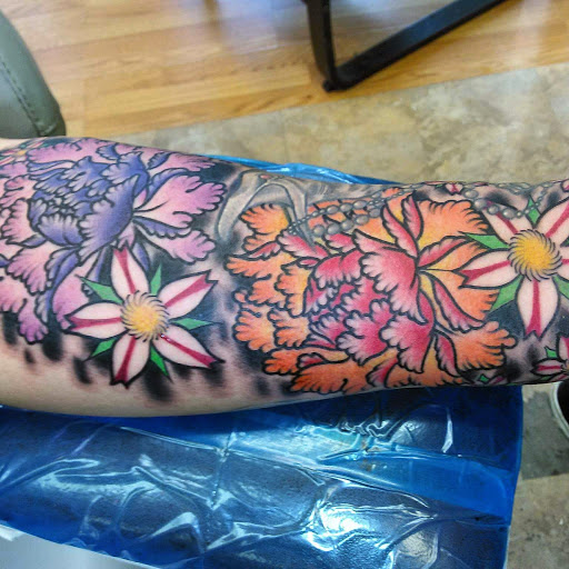 Tattoo Shop «Mind Crusher Tattoo», reviews and photos, 6705 N Clark St, Chicago, IL 60626, USA