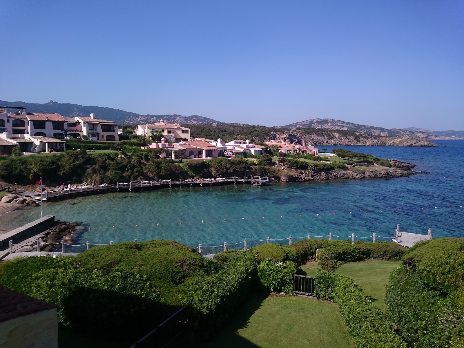 Foto de Spiaggia Cala del Faro II área parcialmente do hotel