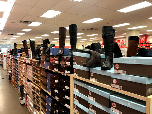 Shoe Store «Famous Footwear», reviews and photos, 40-24 College Point Blvd, Flushing, NY 11354, USA