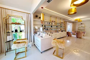 SKYN Lounge Boutique Spa image