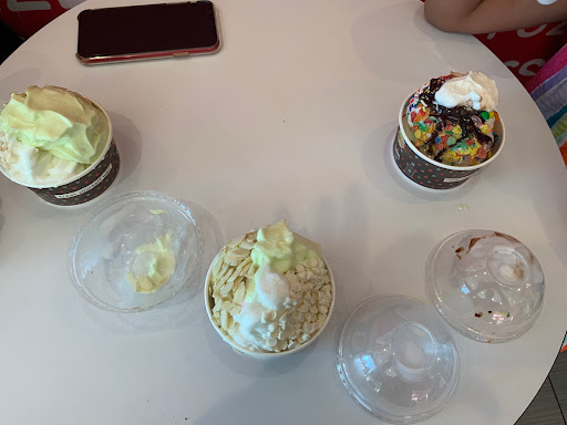 Frozen Yogurt Shop «Red Mango», reviews and photos, 61-47 188th St, Fresh Meadows, NY 11365, USA