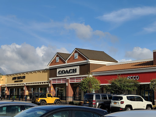 Outlet Mall «Tanger Outlet Riverhead», reviews and photos, 200 Tanger Mall Dr, Riverhead, NY 11901, USA