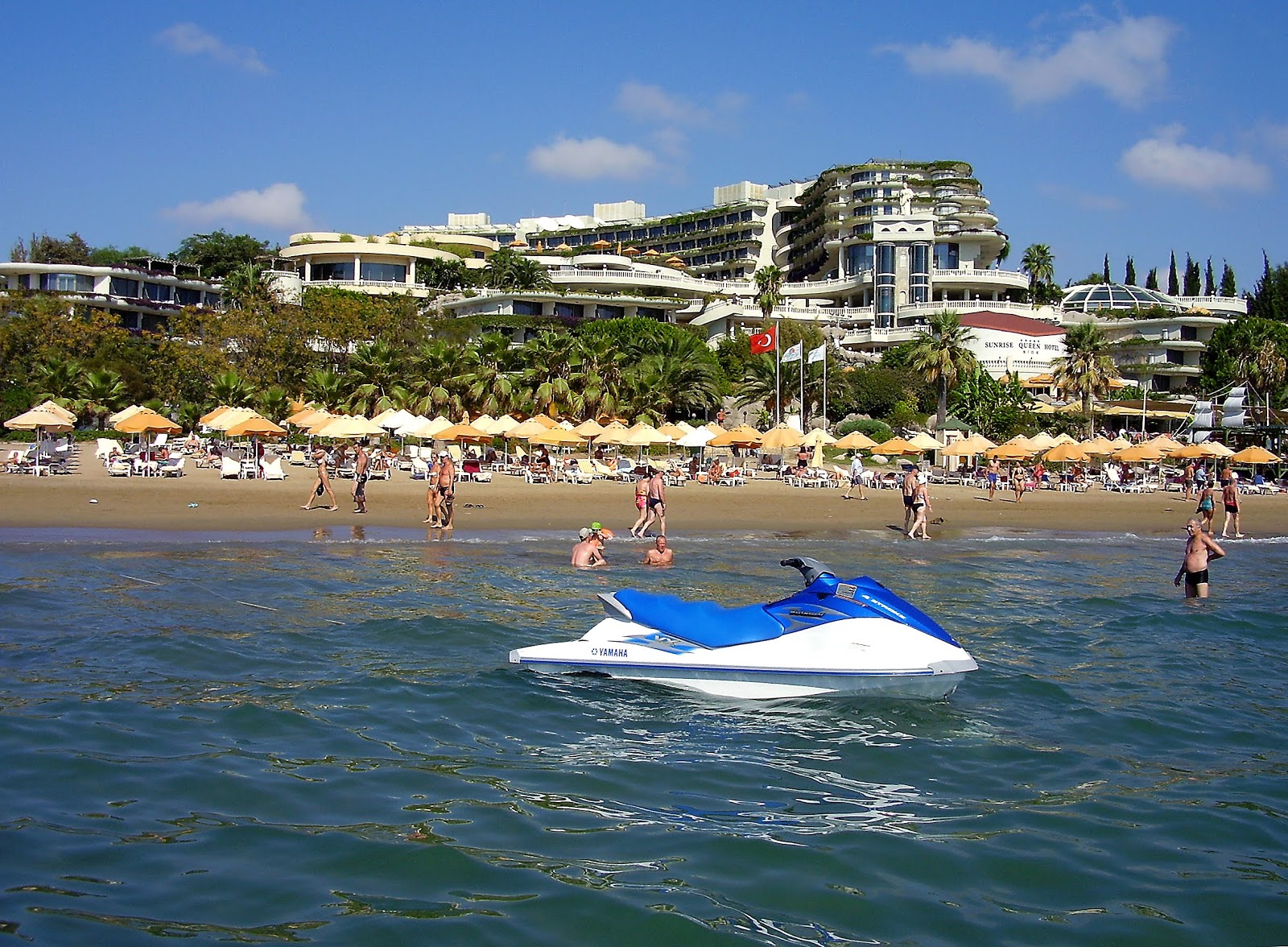 Foto von Melas beach mit geräumiger strand