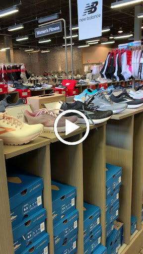 Shoe Store «DSW Designer Shoe Warehouse», reviews and photos, 17100 Southcenter Pkwy, Tukwila, WA 98188, USA