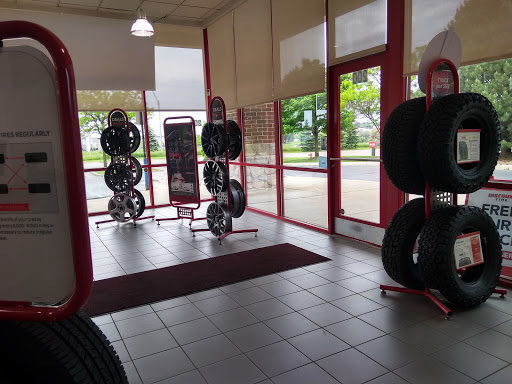 Tire Shop «Discount Tire Store - Auburn Hills, MI», reviews and photos, 200 Brown Rd, Auburn Hills, MI 48326, USA
