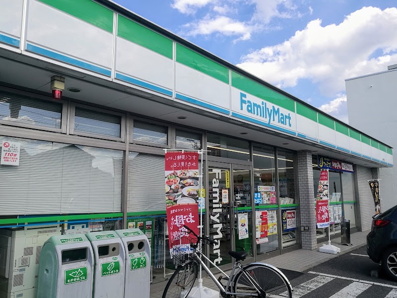 ファミリーマート 津新町店