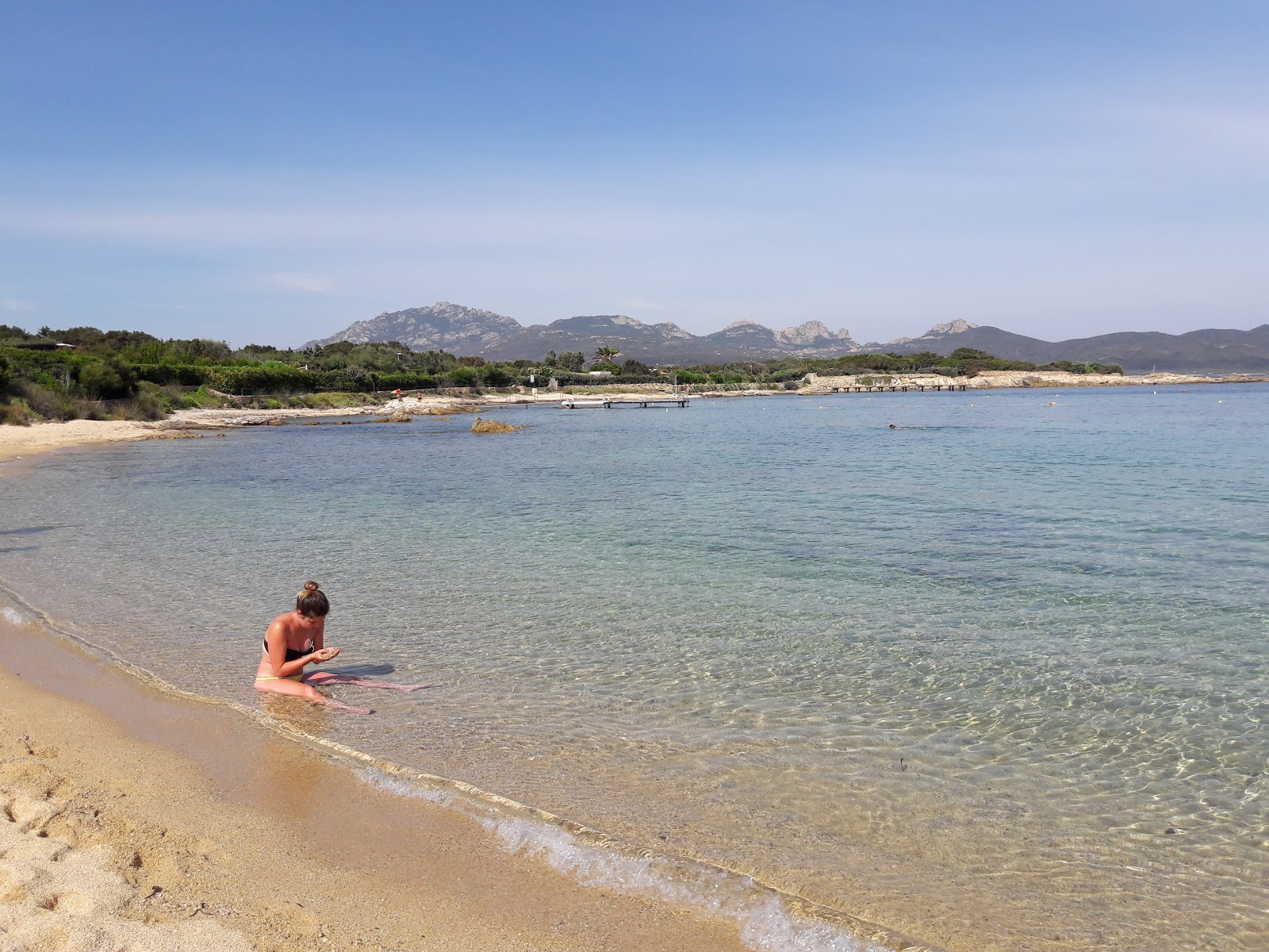 Spiaggia Punta Volpe'in fotoğrafı - rahatlamayı sevenler arasında popüler bir yer