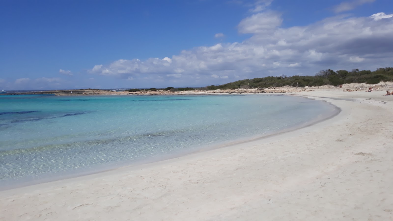 Photo of Platja des Peregons with turquoise pure water surface