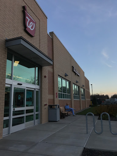 Walgreens, 2500 Winnetka Ave N, Golden Valley, MN 55427, USA, 