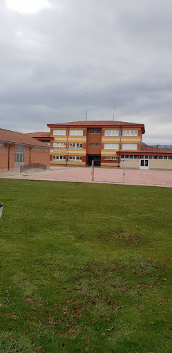 Colegio Público San Isidro en Medina de Pomar
