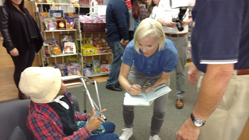 Book Store «Bookends», reviews and photos, 211 E Ridgewood Ave, Ridgewood, NJ 07450, USA